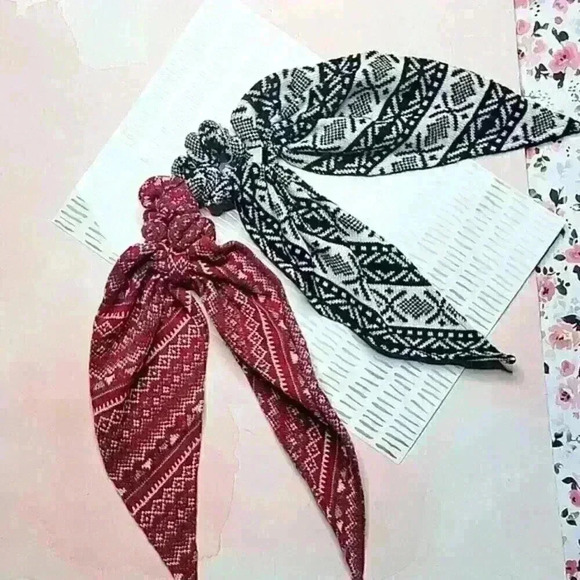Anna & Ava Knitted Scrunchies - Picture 1 of 6